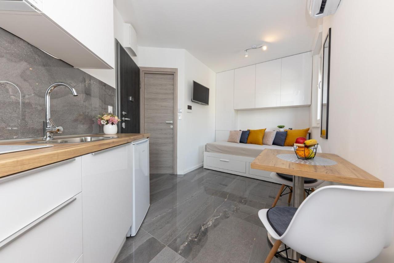 New Studio For 2, Free Private Garage Spot, Wi-Fi, 200 M From Mall Of Split Buitenkant foto