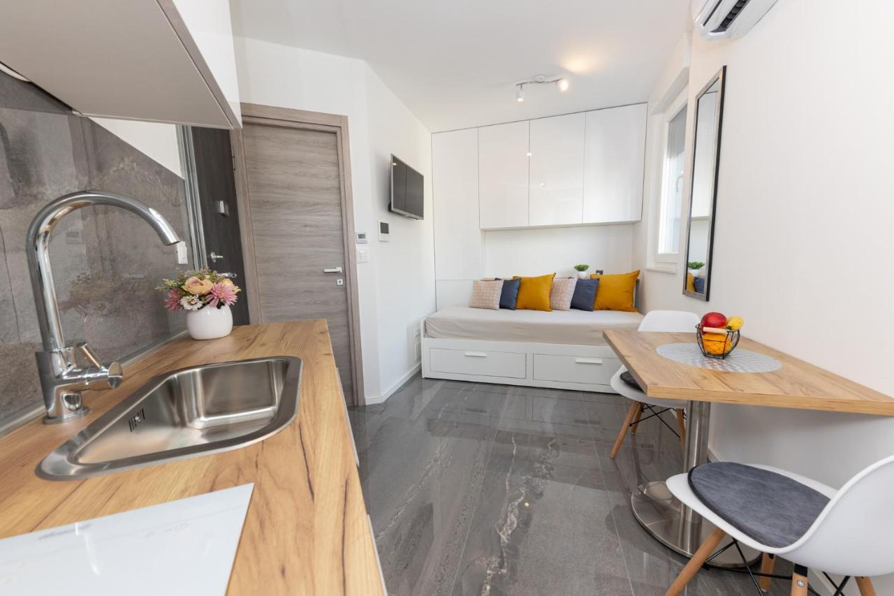 New Studio For 2, Free Private Garage Spot, Wi-Fi, 200 M From Mall Of Split Buitenkant foto