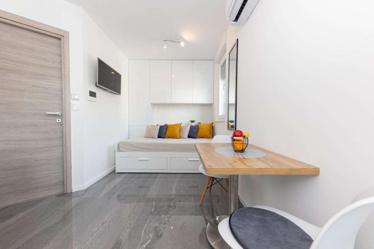 New Studio For 2, Free Private Garage Spot, Wi-Fi, 200 M From Mall Of Split Buitenkant foto