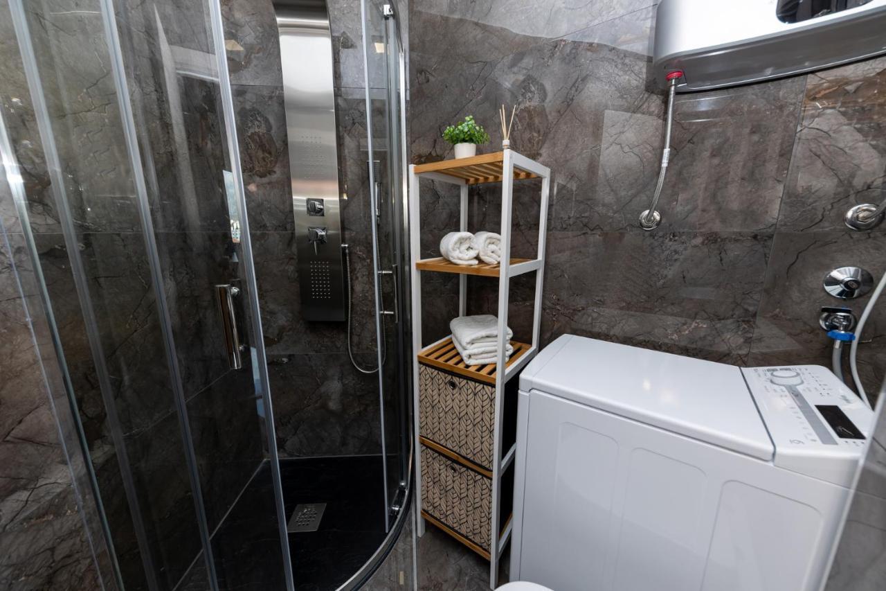 New Studio For 2, Free Private Garage Spot, Wi-Fi, 200 M From Mall Of Split Buitenkant foto