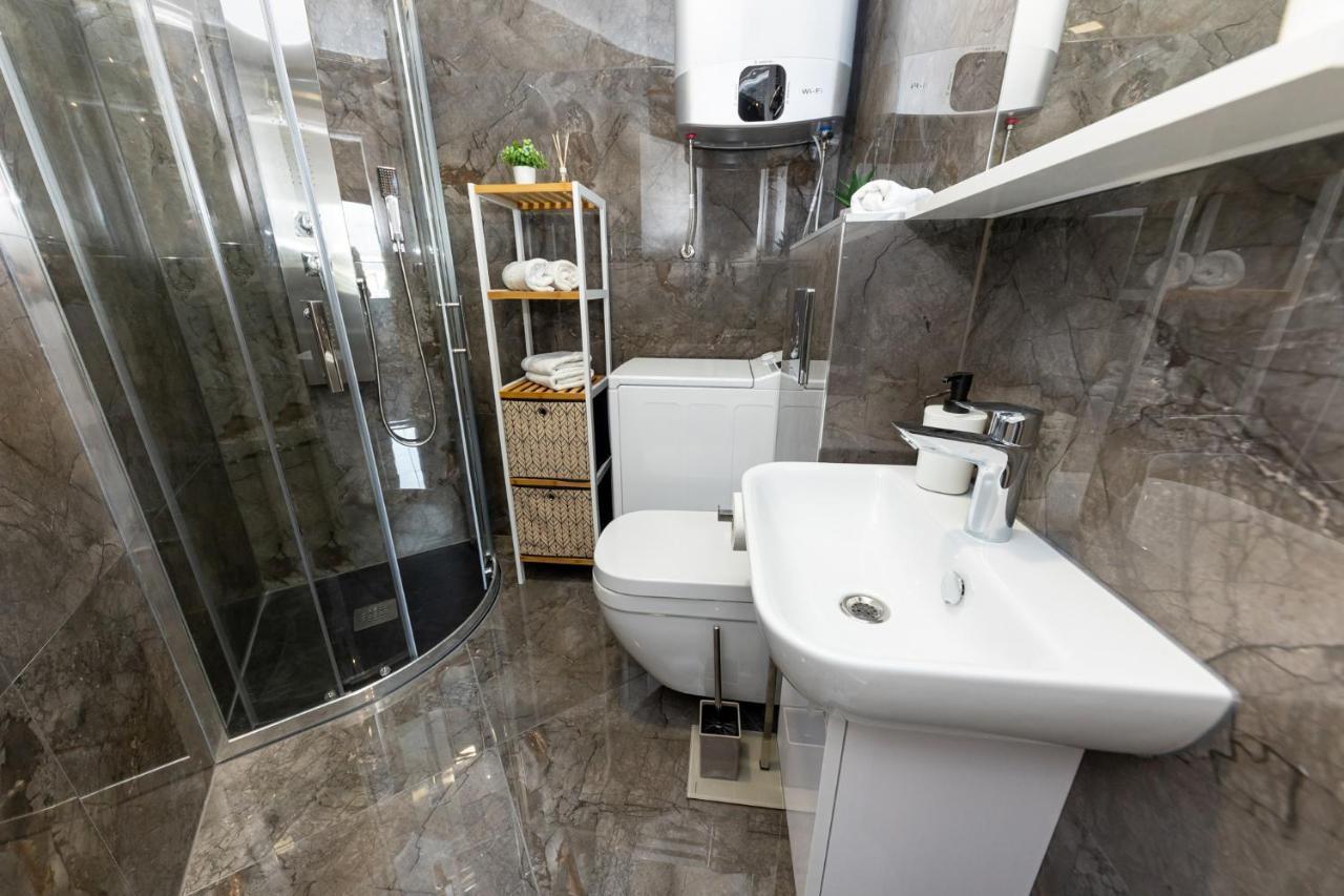 New Studio For 2, Free Private Garage Spot, Wi-Fi, 200 M From Mall Of Split Buitenkant foto