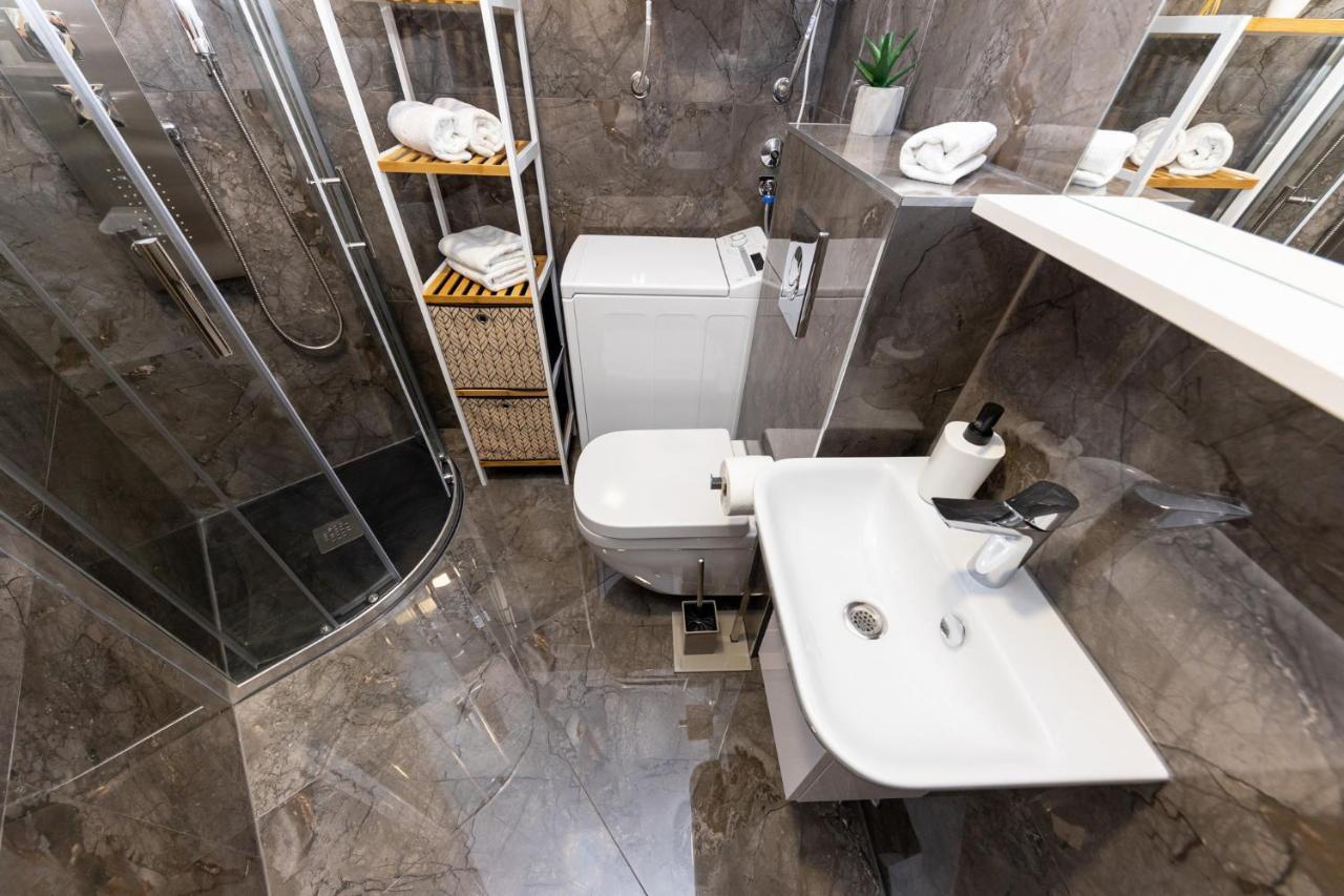 New Studio For 2, Free Private Garage Spot, Wi-Fi, 200 M From Mall Of Split Buitenkant foto