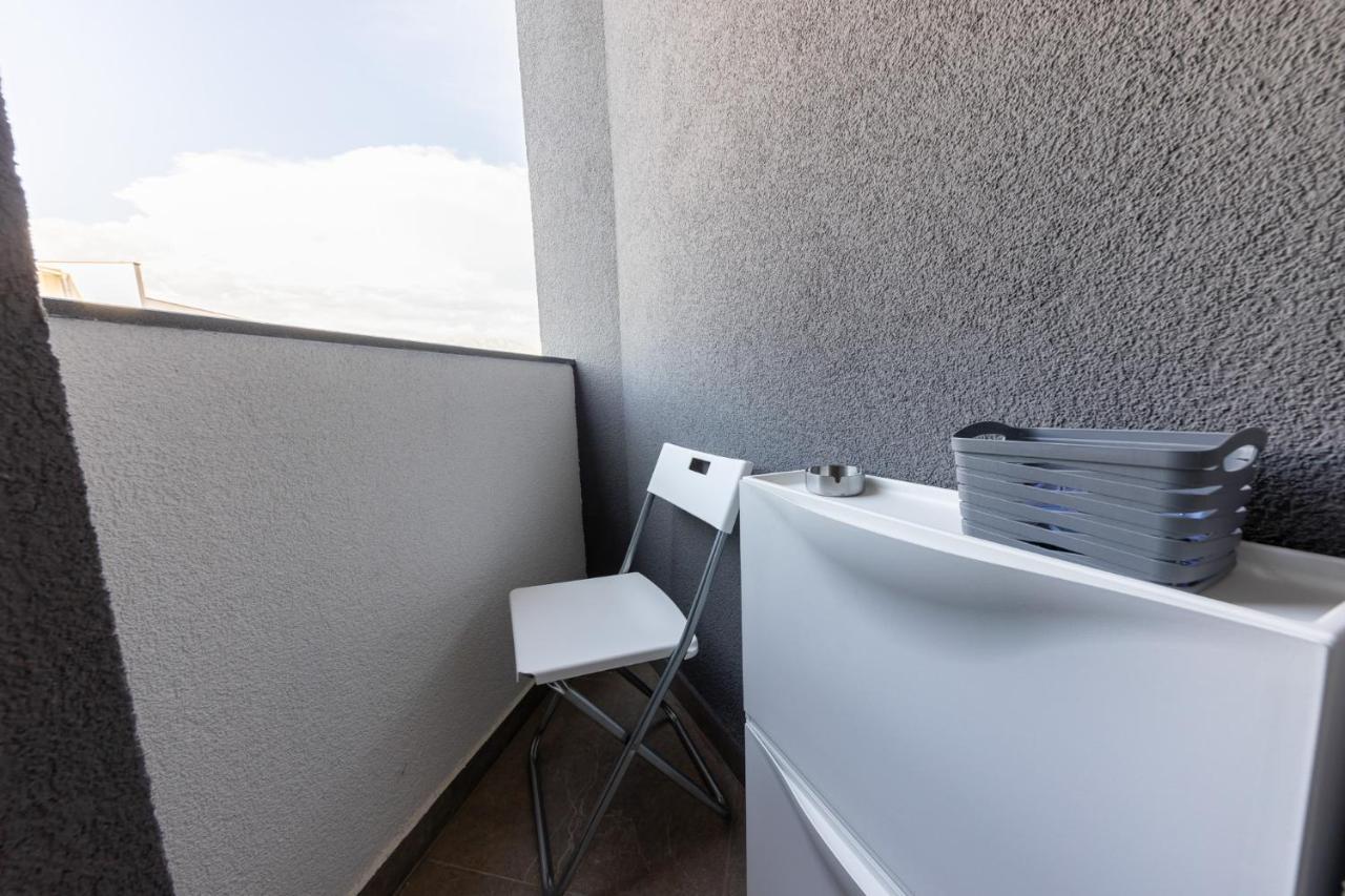 New Studio For 2, Free Private Garage Spot, Wi-Fi, 200 M From Mall Of Split Buitenkant foto