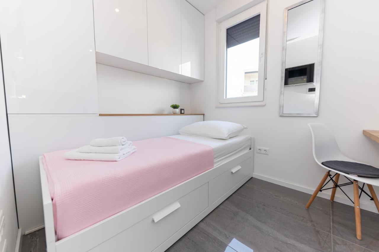 New Studio For 2, Free Private Garage Spot, Wi-Fi, 200 M From Mall Of Split Buitenkant foto